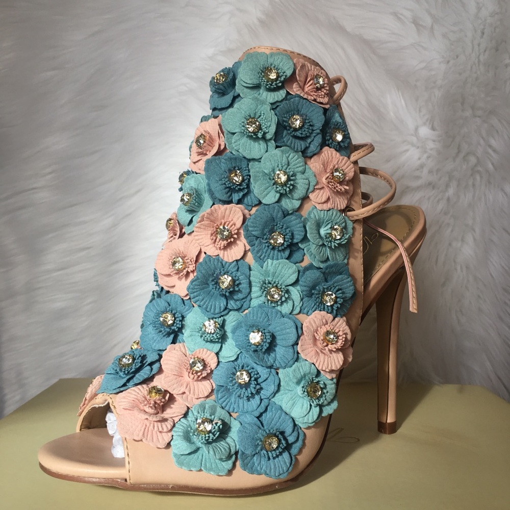 Tia heel 🌸 - Picture 4 of 8